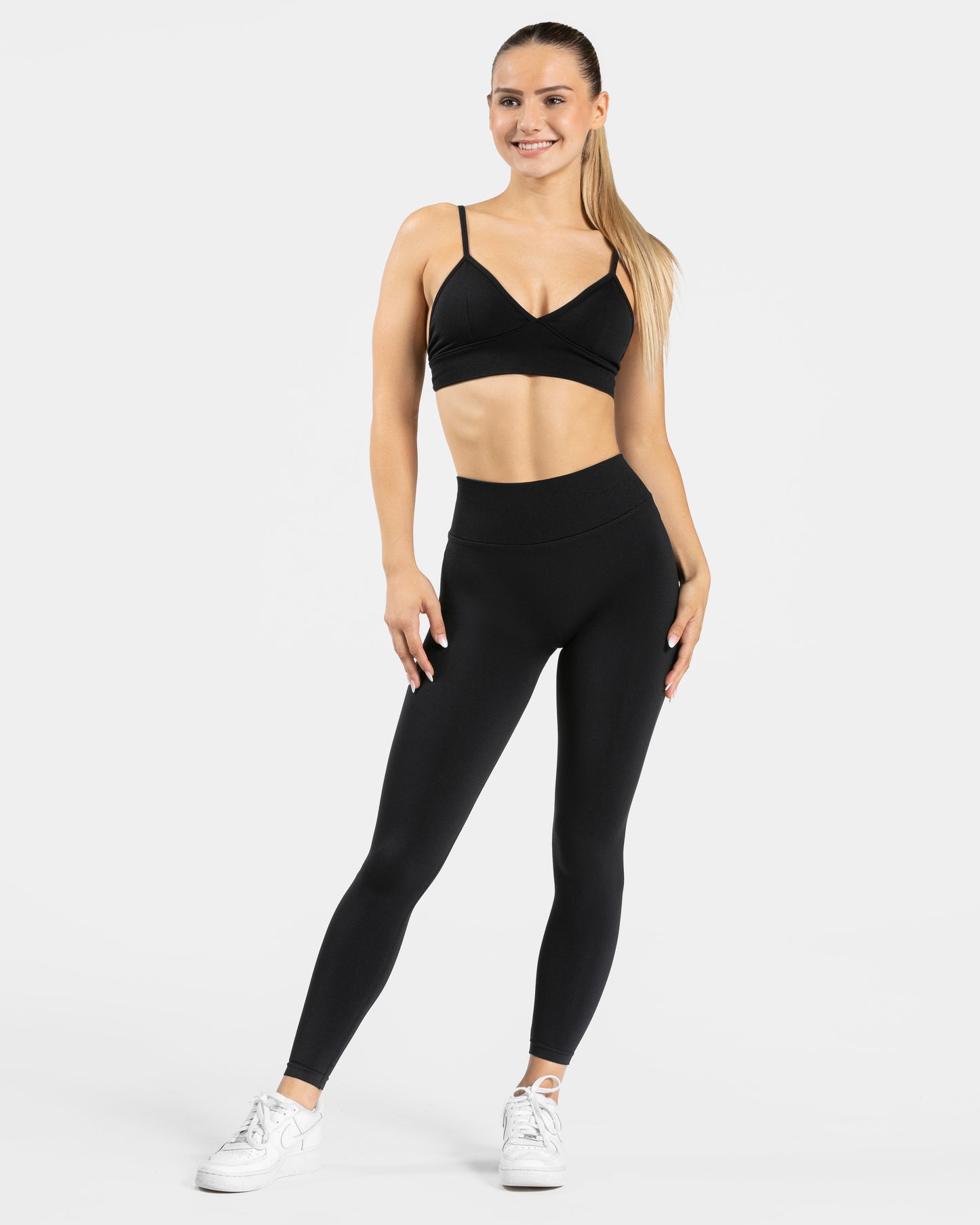 Legging dos en V Covert scrunch Essence « Noir »