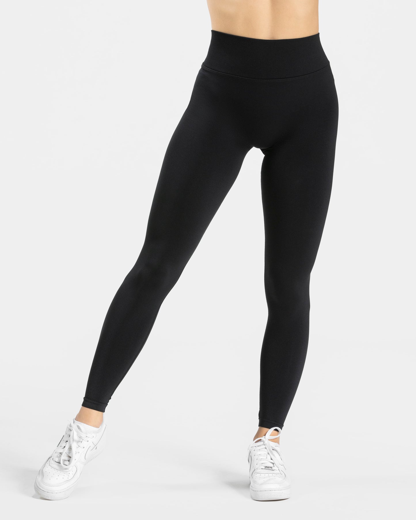 Legging dos en V Covert scrunch Essence « Noir »