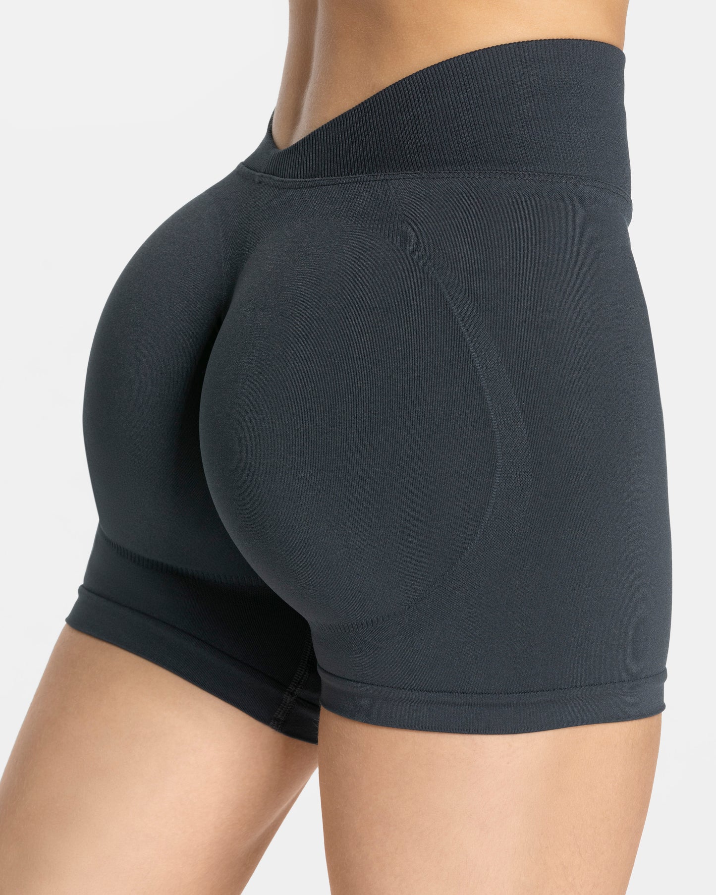 Short dos en V Covert scrunch Essence « Ebony »