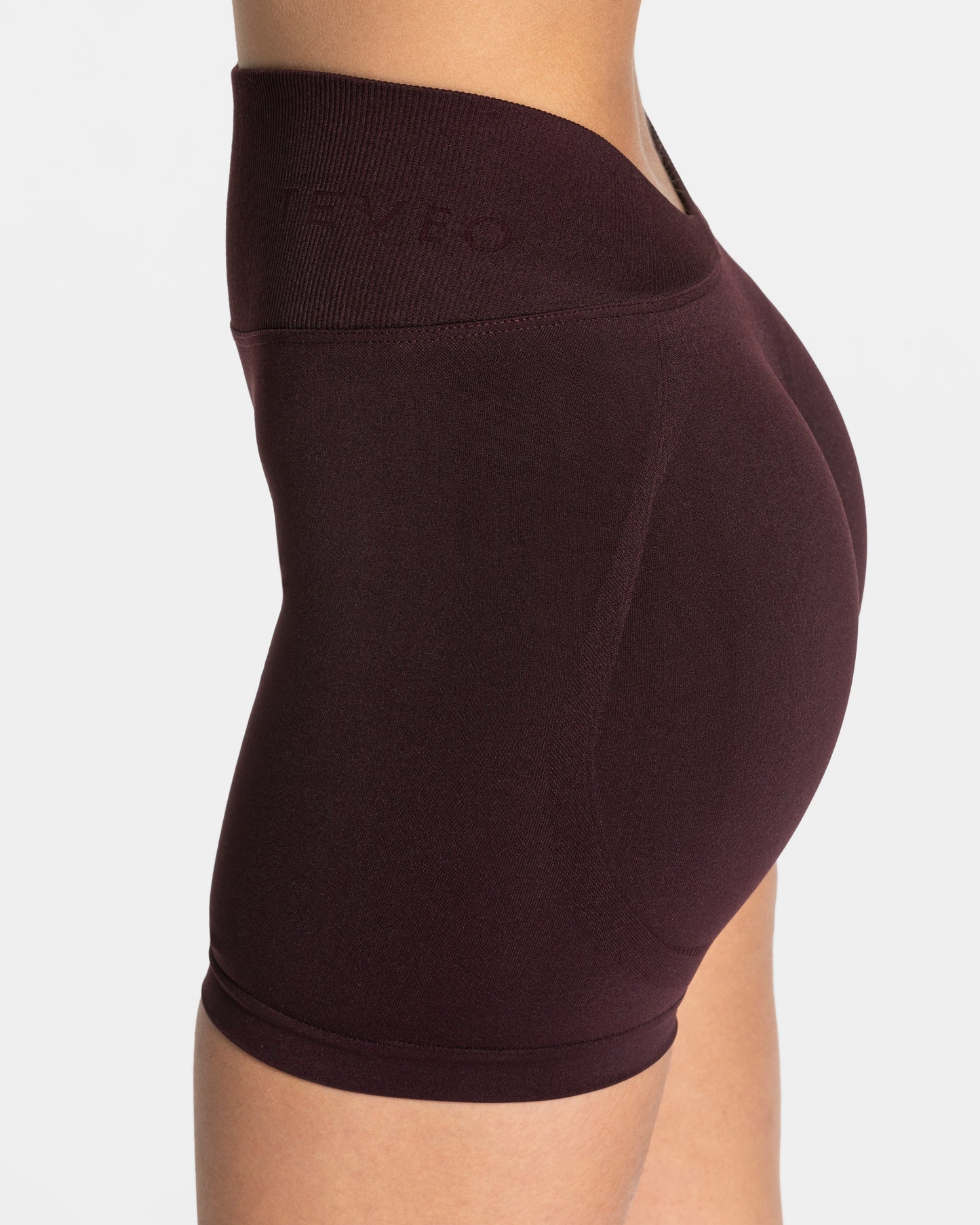 Short dos en V Covert scrunch Essence « Merlot »